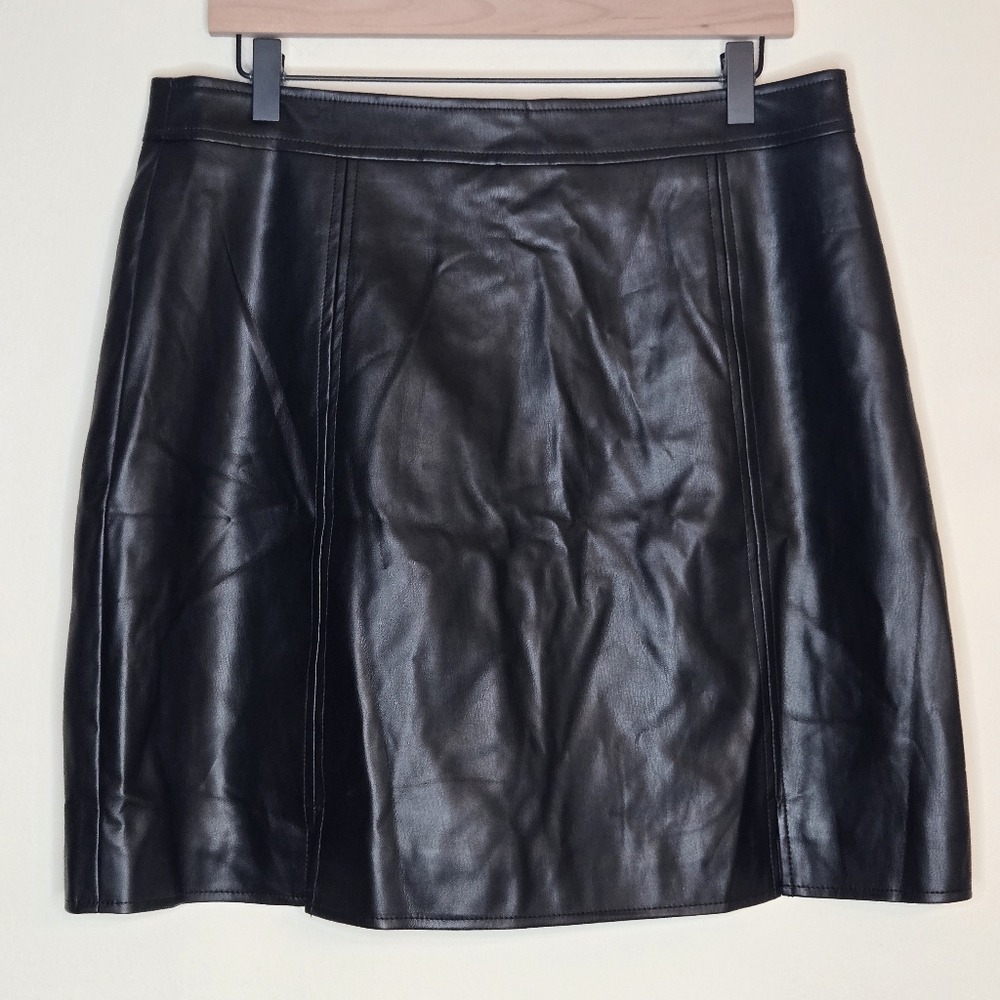 CITY CHIC NWT Lanie Fitted Faux Leather Pleather Skirt - Picture 6 of 15